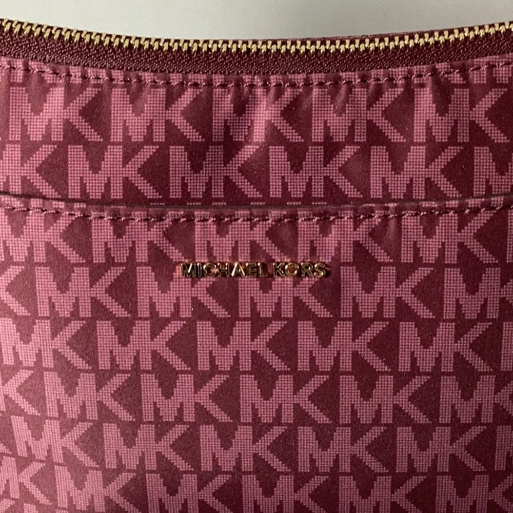 MICHAEL Michael Kors
Jet Set Medium Top Zip Pochette Crossbody Bag - Picture 8 of 11